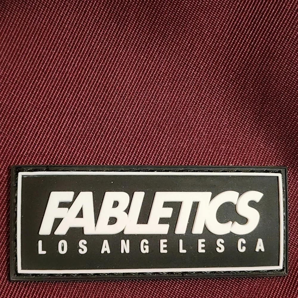 Fabletics Merlot Belt Bag Fanny Pack OS Adjustable Waist Travel Gym Zip Pocket